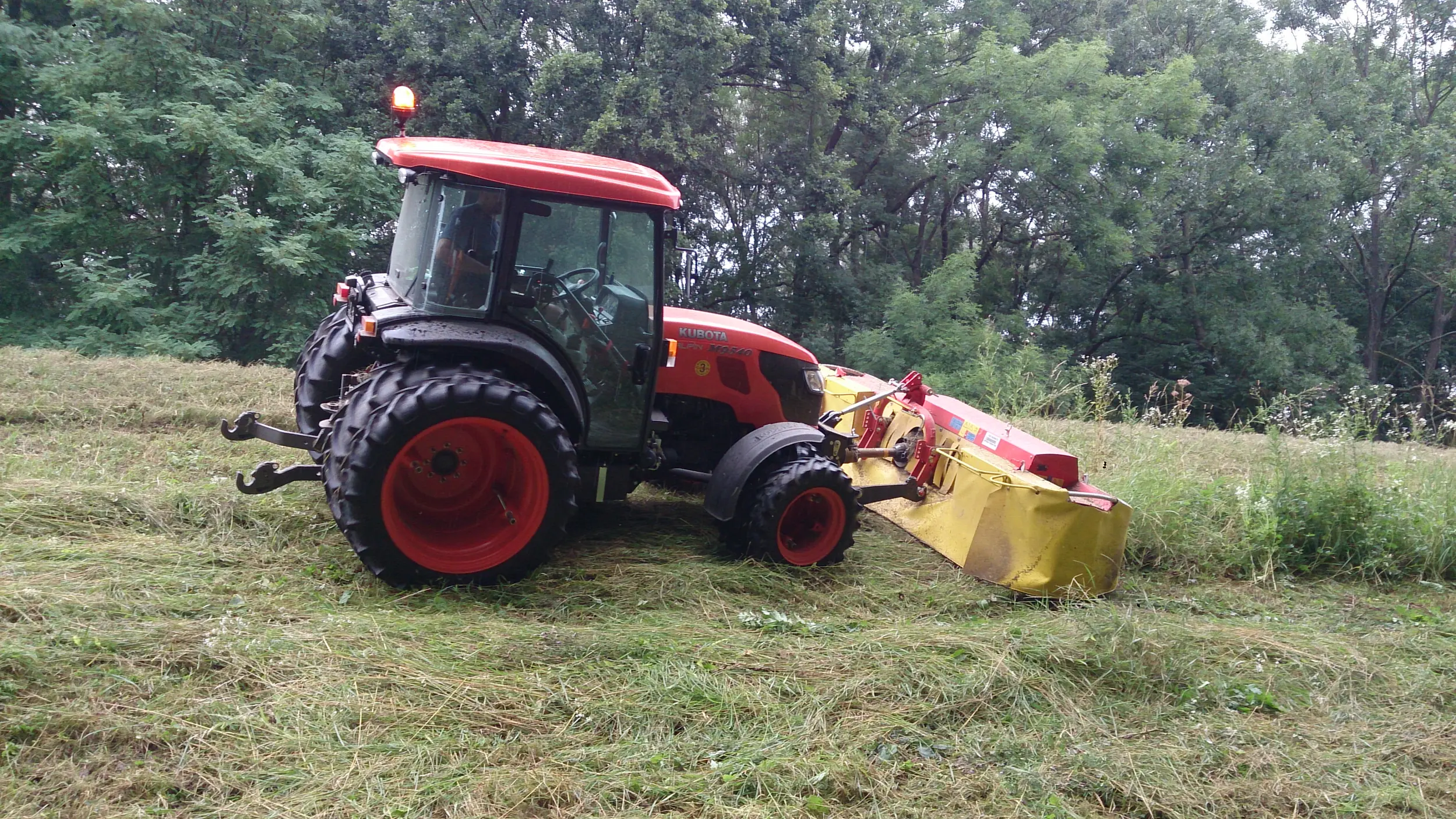 Traktor beim Mähen