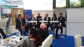 Podiumsdiskussion am Messestand