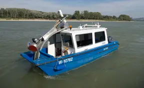 Messboot auf der Donau